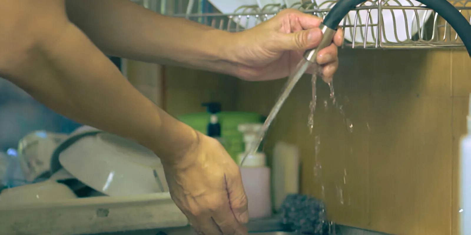 how to fix a leaking kitchen tap